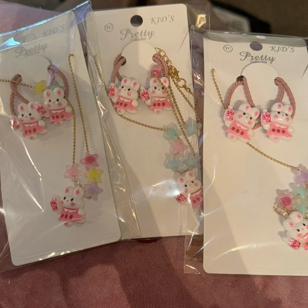 Bundle‎ of 3 sets  hair accessories and necklace